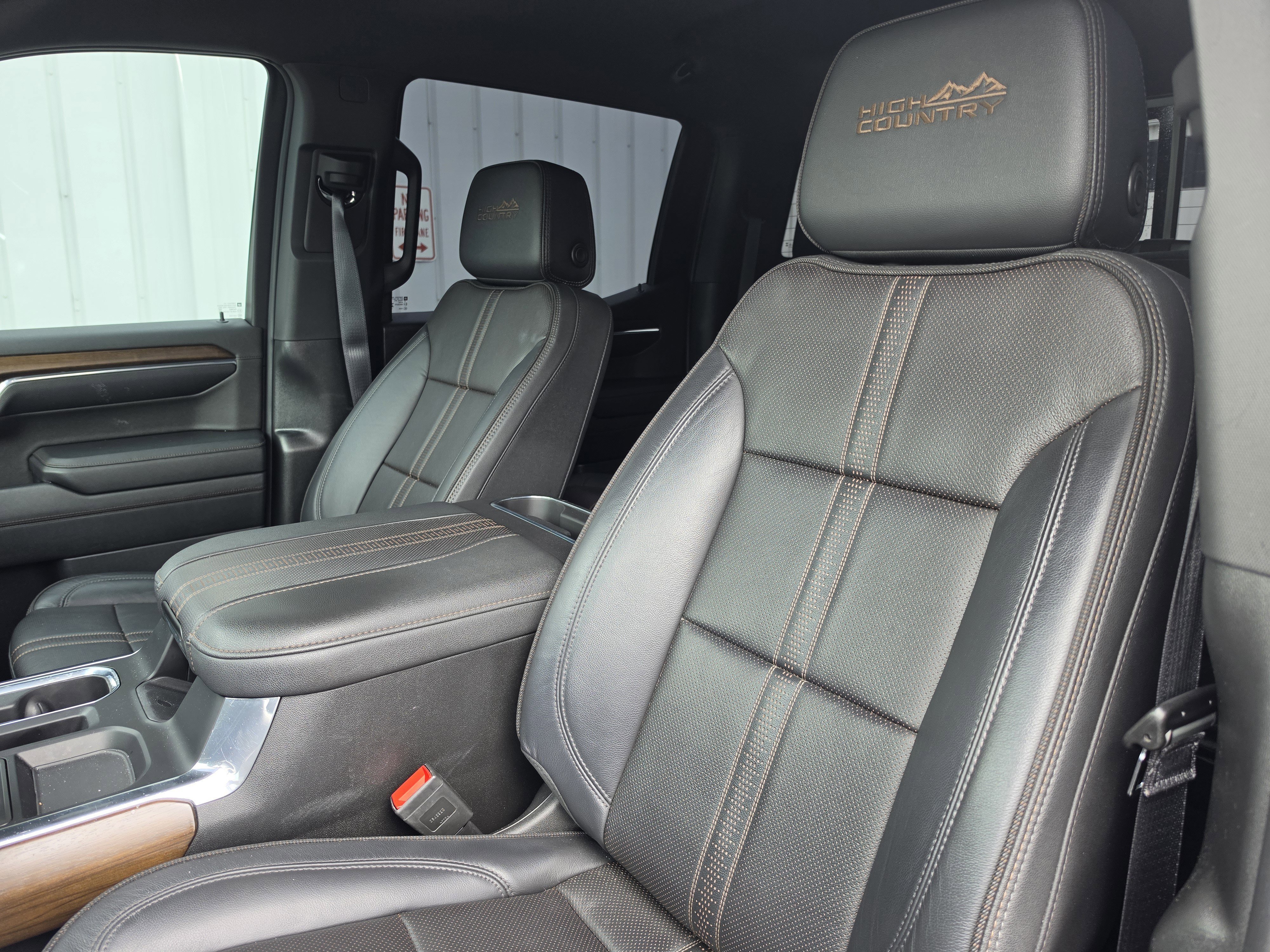 Used 2024 Black Chevrolet High Country image 5
