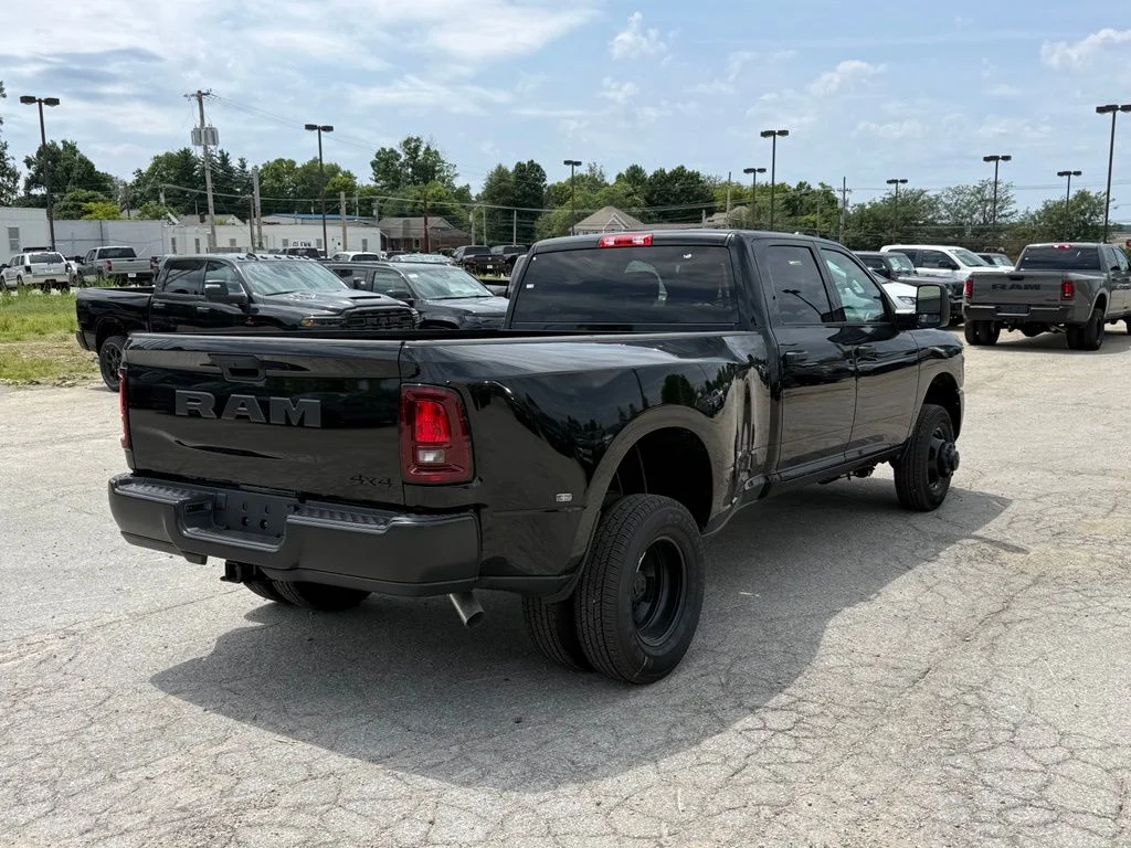 New 2026 Diamond Black Crystal Pearl-Coat Exterior Paint RAM Tradesman image 6