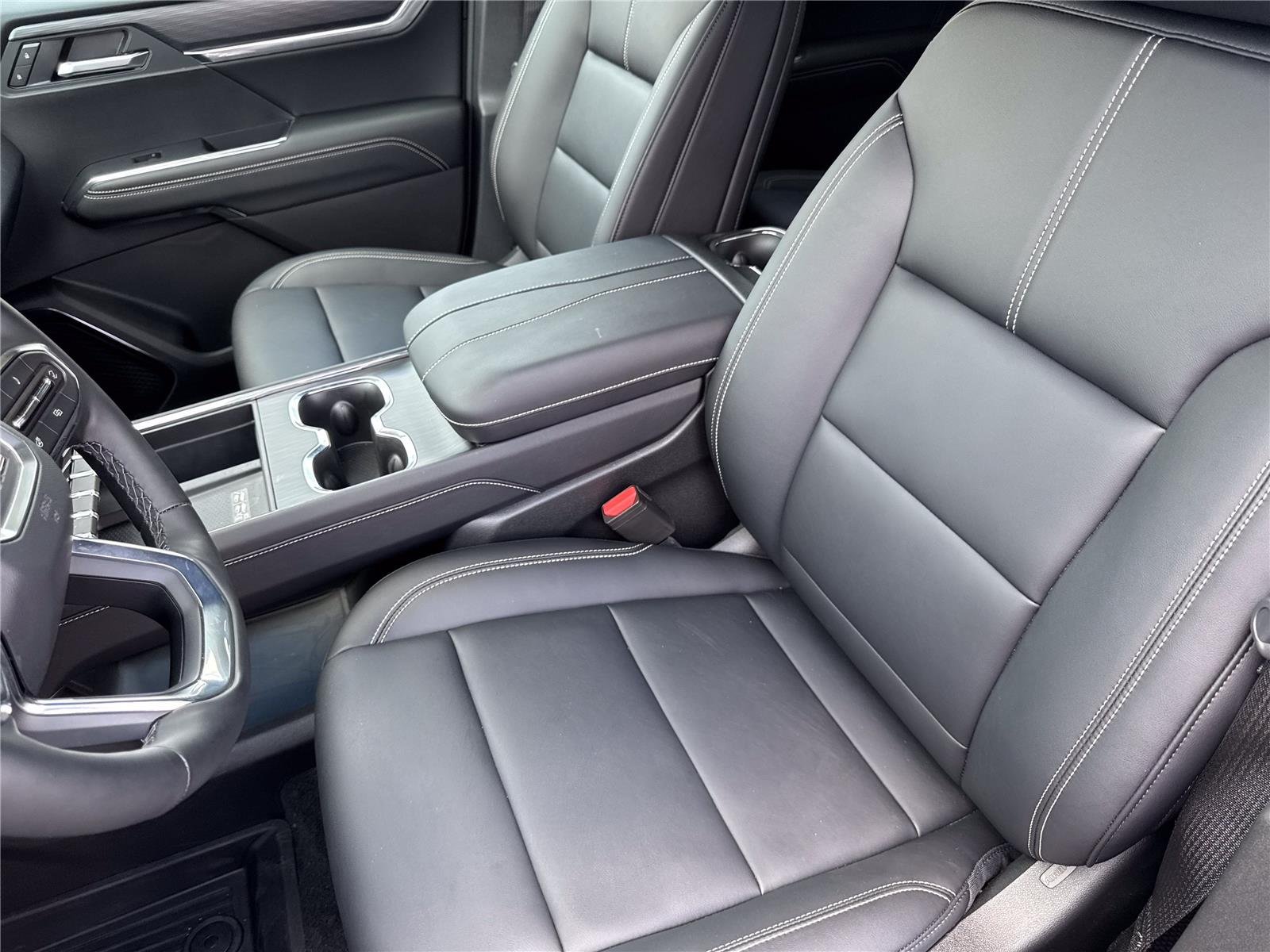 Certified Used 2026 Sterling Metallic GMC Elevation image 11