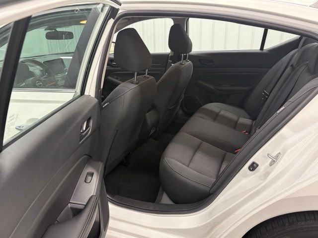 Used 2025 White Nissan 2.5 SV image 8