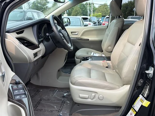Used 2017 Midnight Black Metallic Toyota  image 9