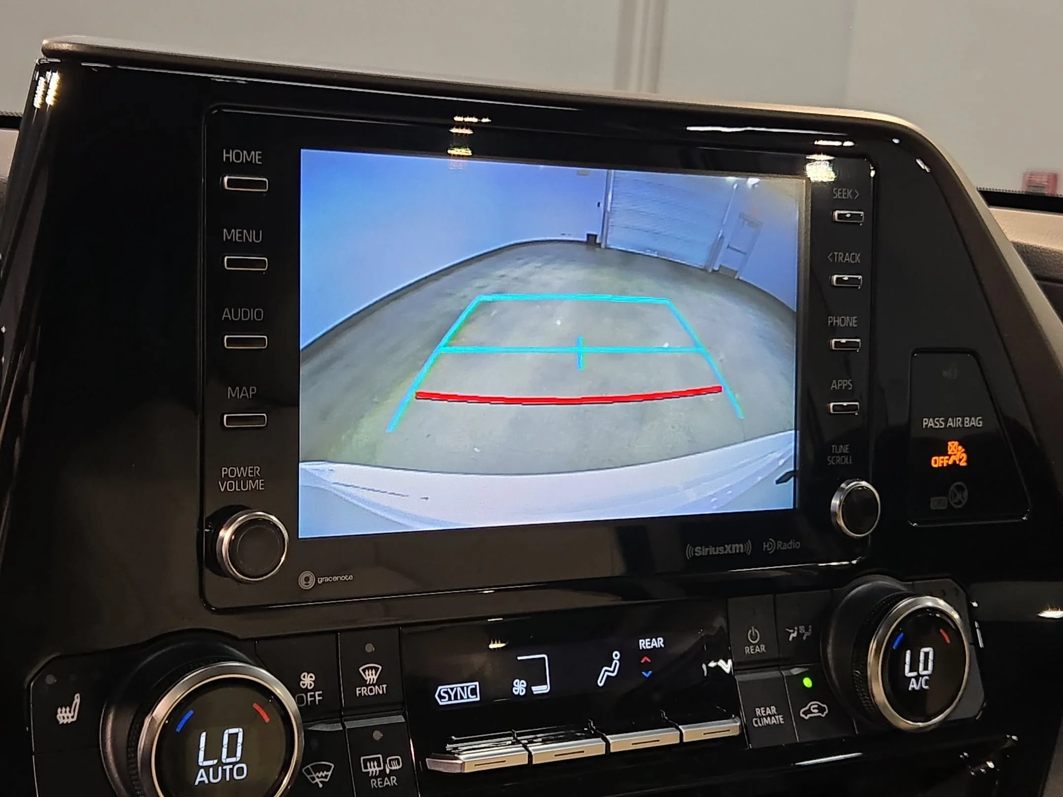 Used 2022 Wind Chill Pearl Toyota XLE image 31