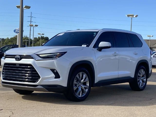 Certified Used 2025 Pearl Toyota Limited image 6
