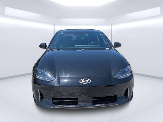 Used 2023 Black Hyundai SE image 9