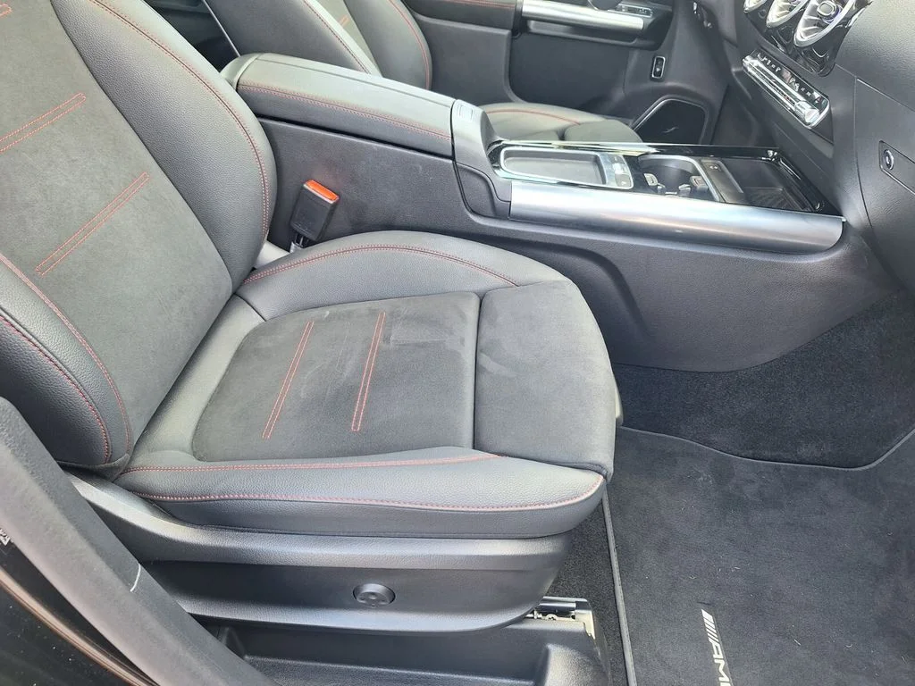 Used 2025  Mercedes-Benz GLA 35 AMG® image 30