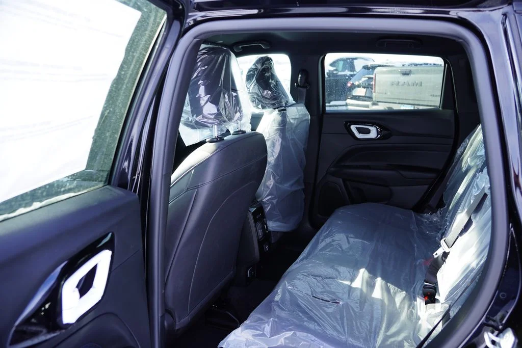 New 2026 Diamond Black Crystal Pearlcoat Jeep Limited image 11