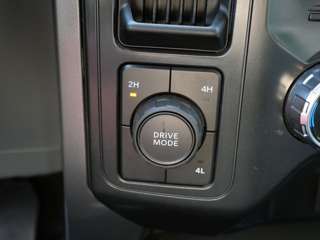Used 2025 Silver Ford XLT image 25