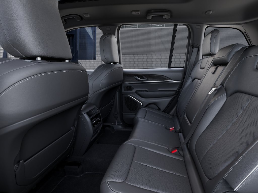 New 2027 Bright White Clear-Coat Paint Jeep Limited Reserve image 23