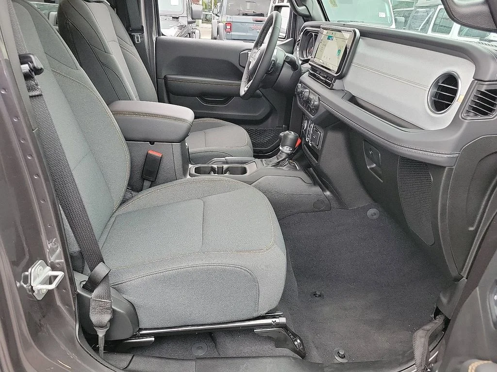 2025 Jeep Wrangler 4-Door Sahara - Photo 14