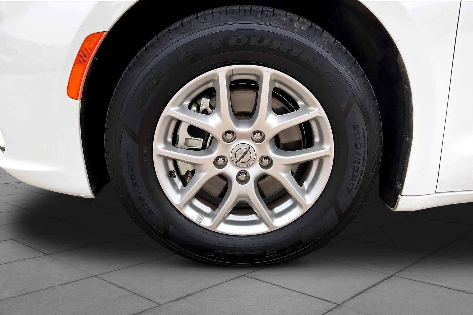 Used 2023 Bright White Clearcoat Chrysler Touring L image 10