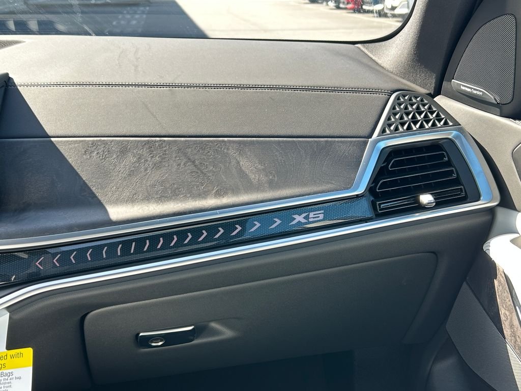 New 2026 Dravit Grey Metallic BMW xDrive50e image 26