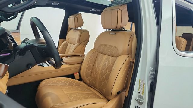 Used 2022 White Jeep Series III image 18