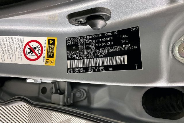 Used 2017 Silver Toyota XLE image 17