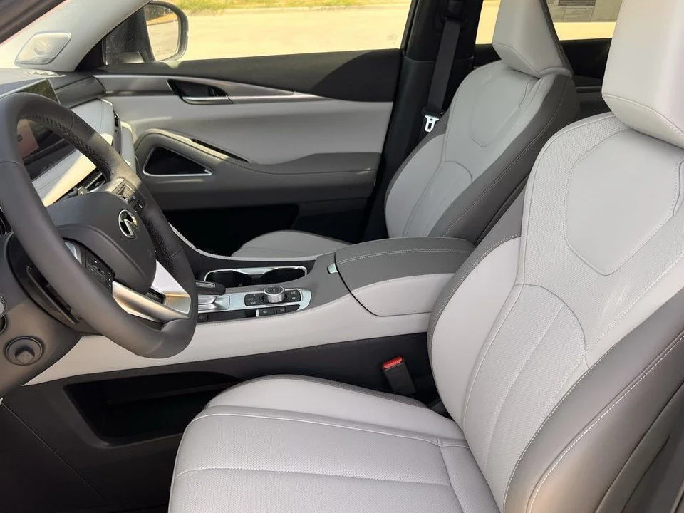 New 2027 RADIANT WHITE INFINITI Luxe FWD image 21