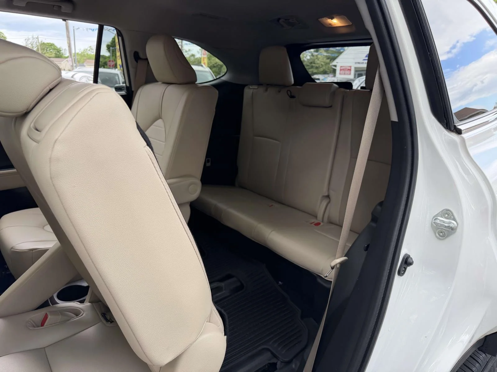 Used 2021 White Toyota XLE image 18