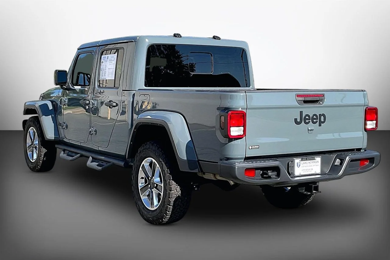 Used 2024 Gray Jeep Sport S image 6