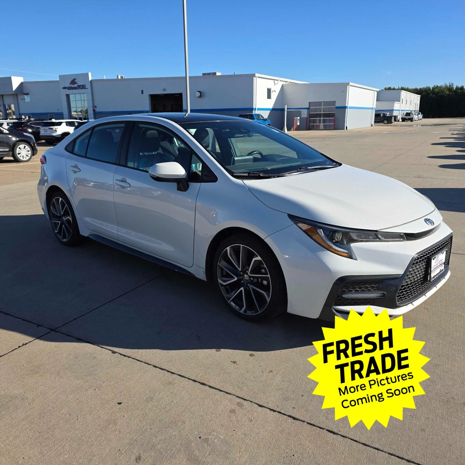 Used 2021 Blizzard Pearl w/Black Sand Pearl Roof Toyota SE image 6
