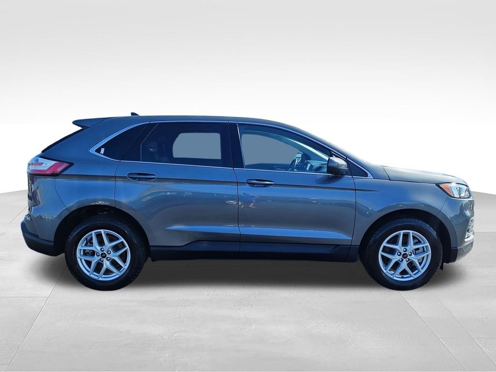 Used 2023 Gray Ford SEL image 6