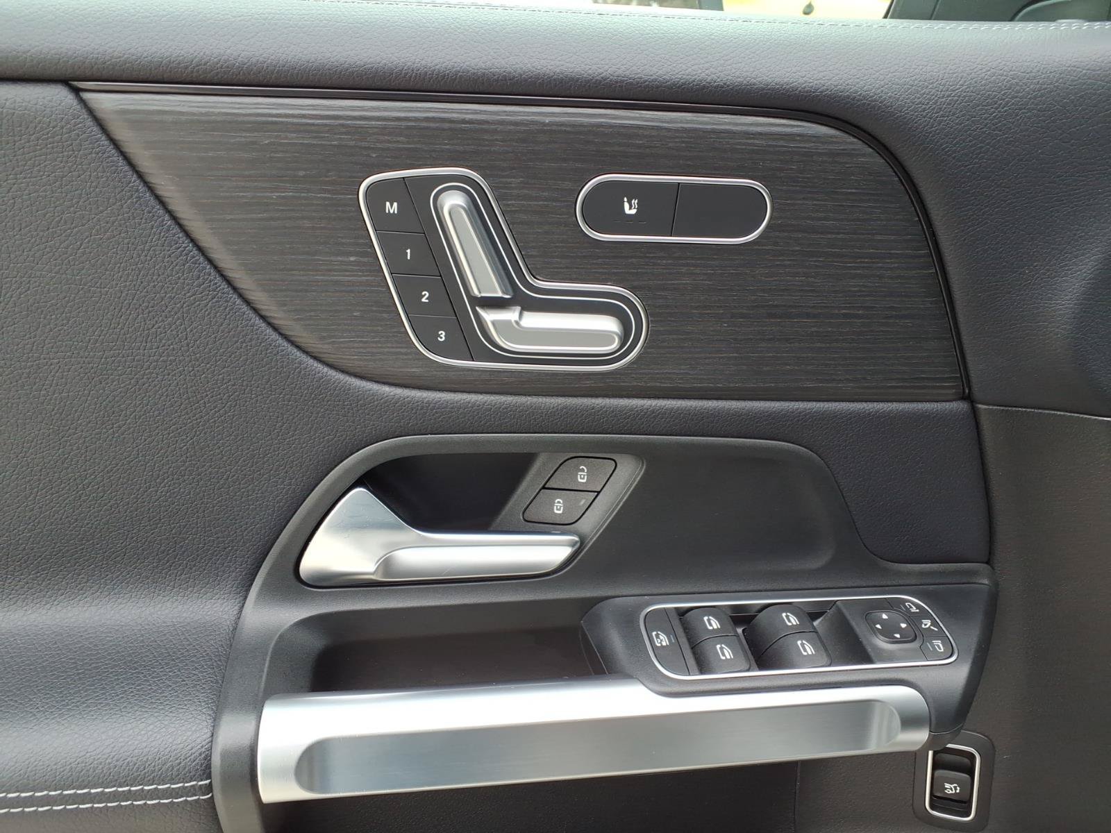 Used 2020 Mountain Gray Metallic Mercedes-Benz GLB250W image 13