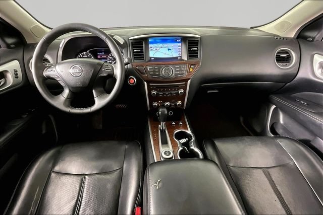 Used 2017 Gray Nissan Platinum image 7