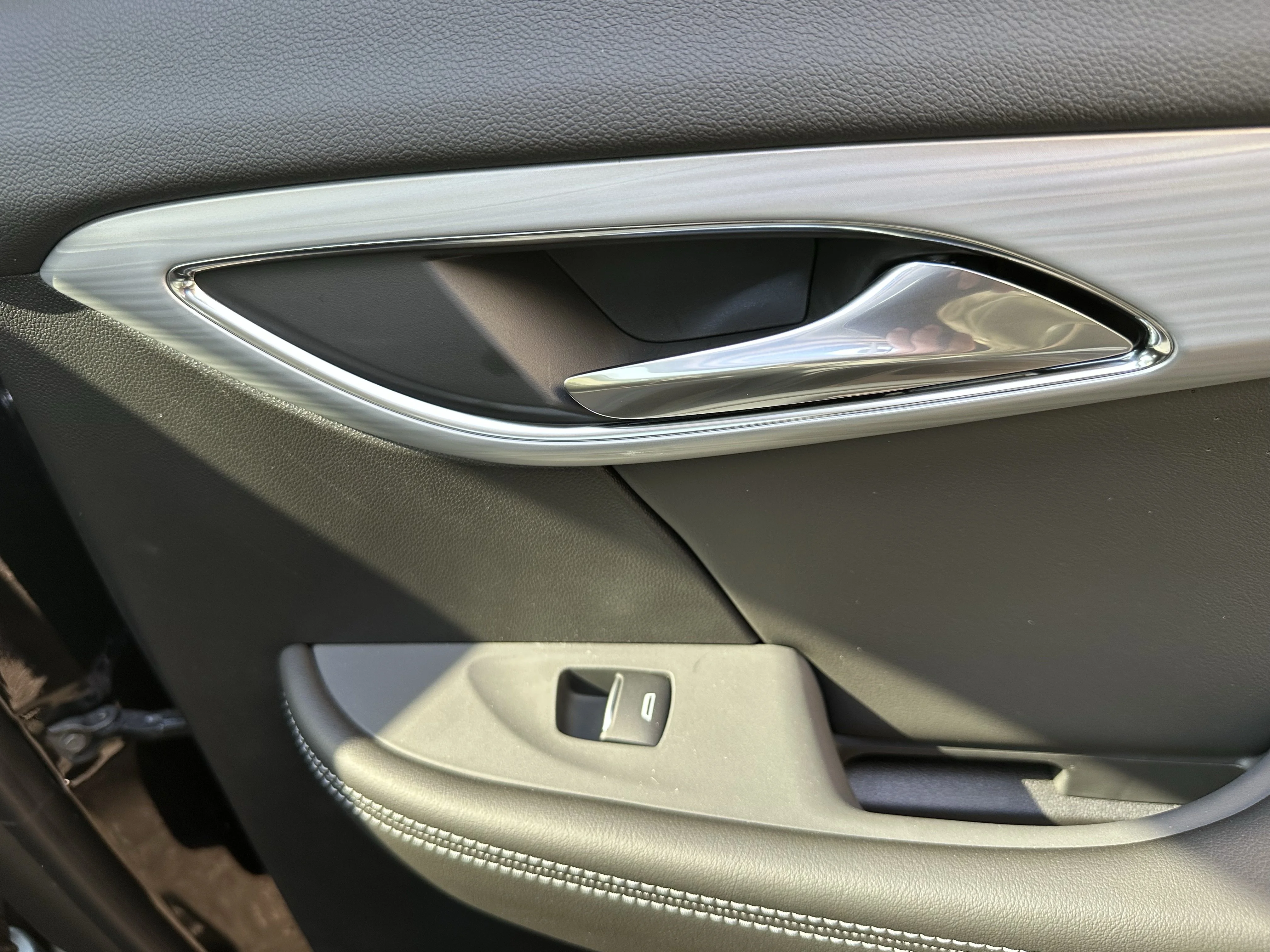 New 2026 Ebony Twilight Metallic Buick Avenir image 21