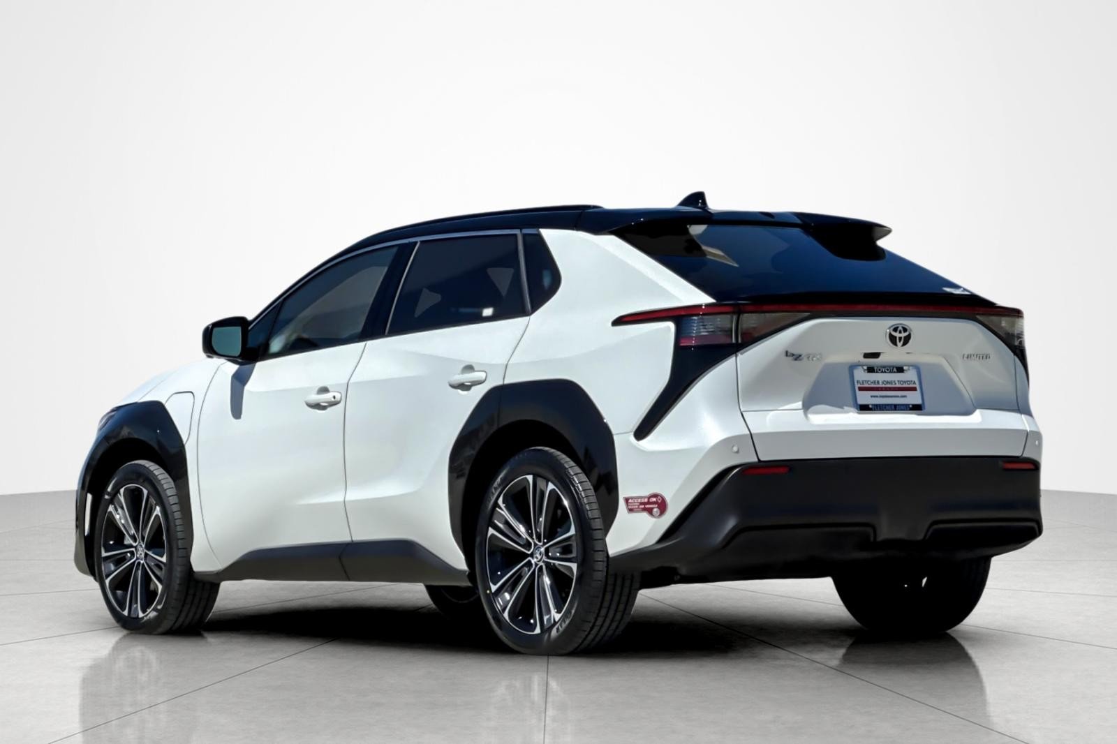 Certified Used 2023 Wind Chill Pearl Toyota Limited image 3