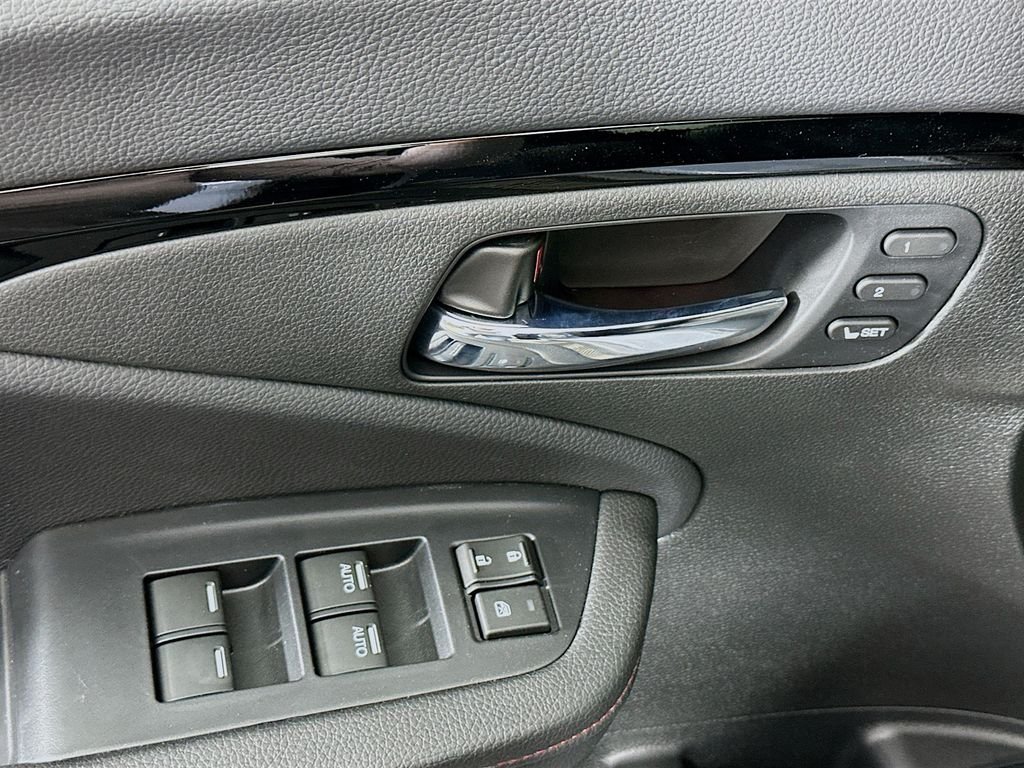 New 2026 Sonic Gray Pearl Honda Black Edition image 18