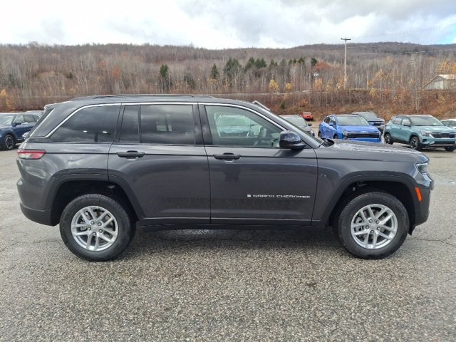 2025 Jeep Grand Cherokee Laredo X photo 2