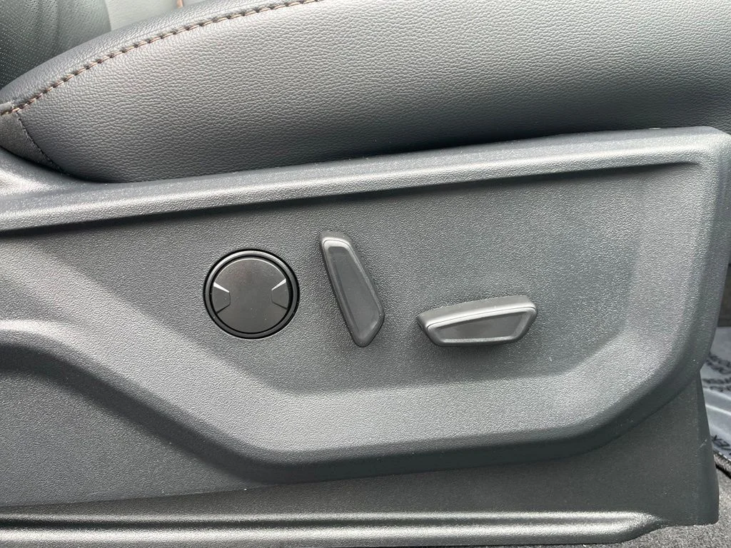 New 2026 Glacier Gray Metallic Tri-Coat Ford F-250® Lariat® image 67