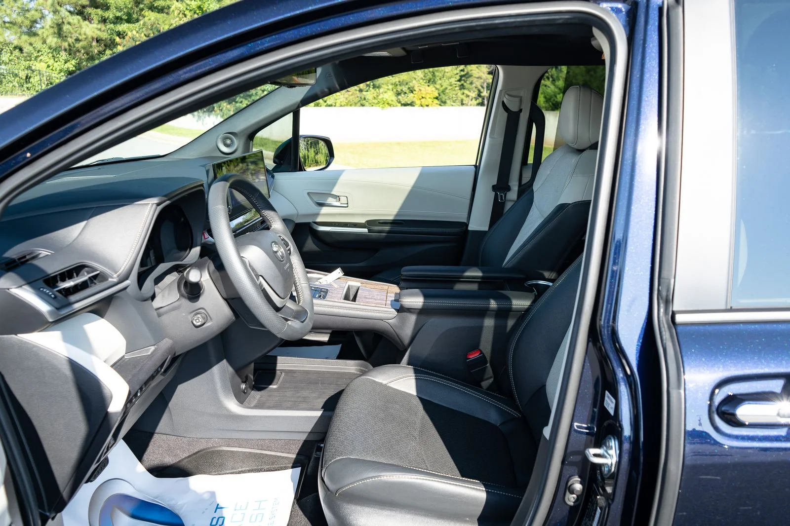 Used 2025  Toyota Platinum image 14