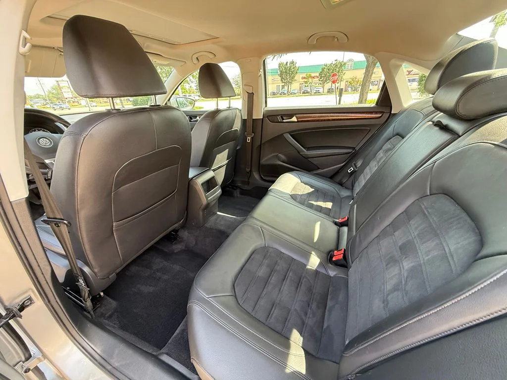 Used 2012 Gray Volkswagen V6 SEL Premium image 27