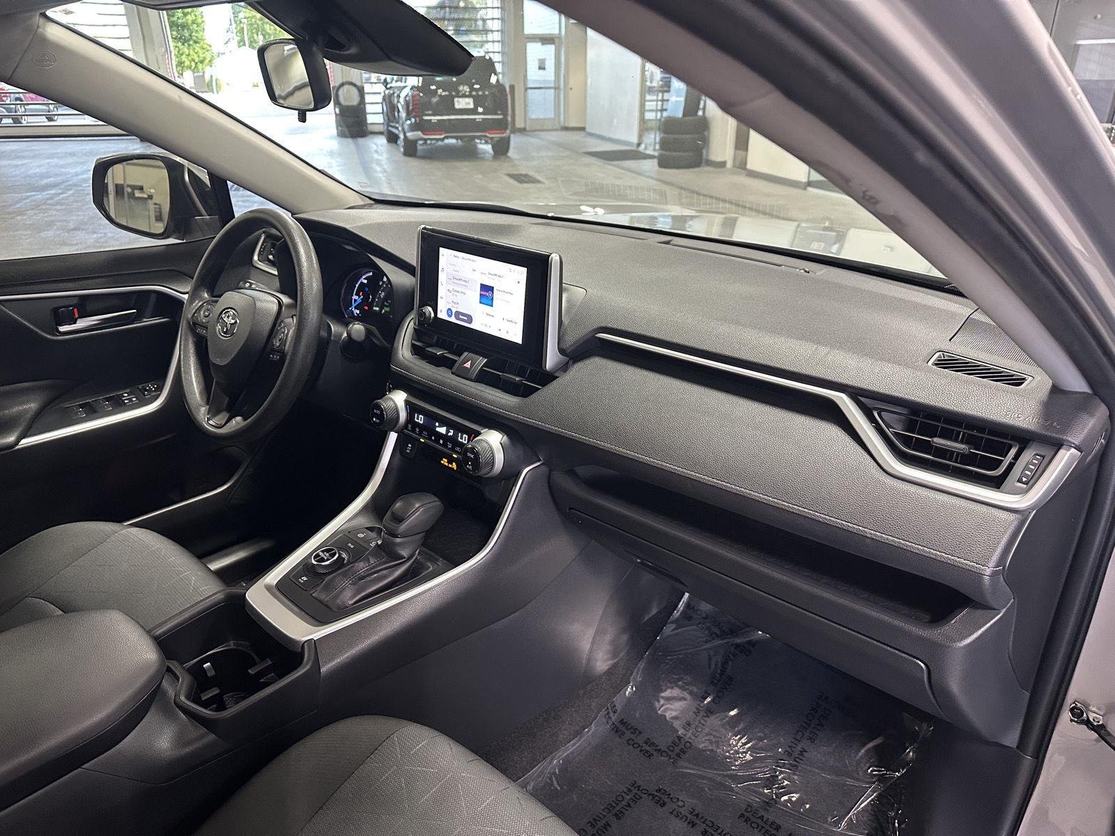 2024 Toyota RAV4 XLE - Photo 21