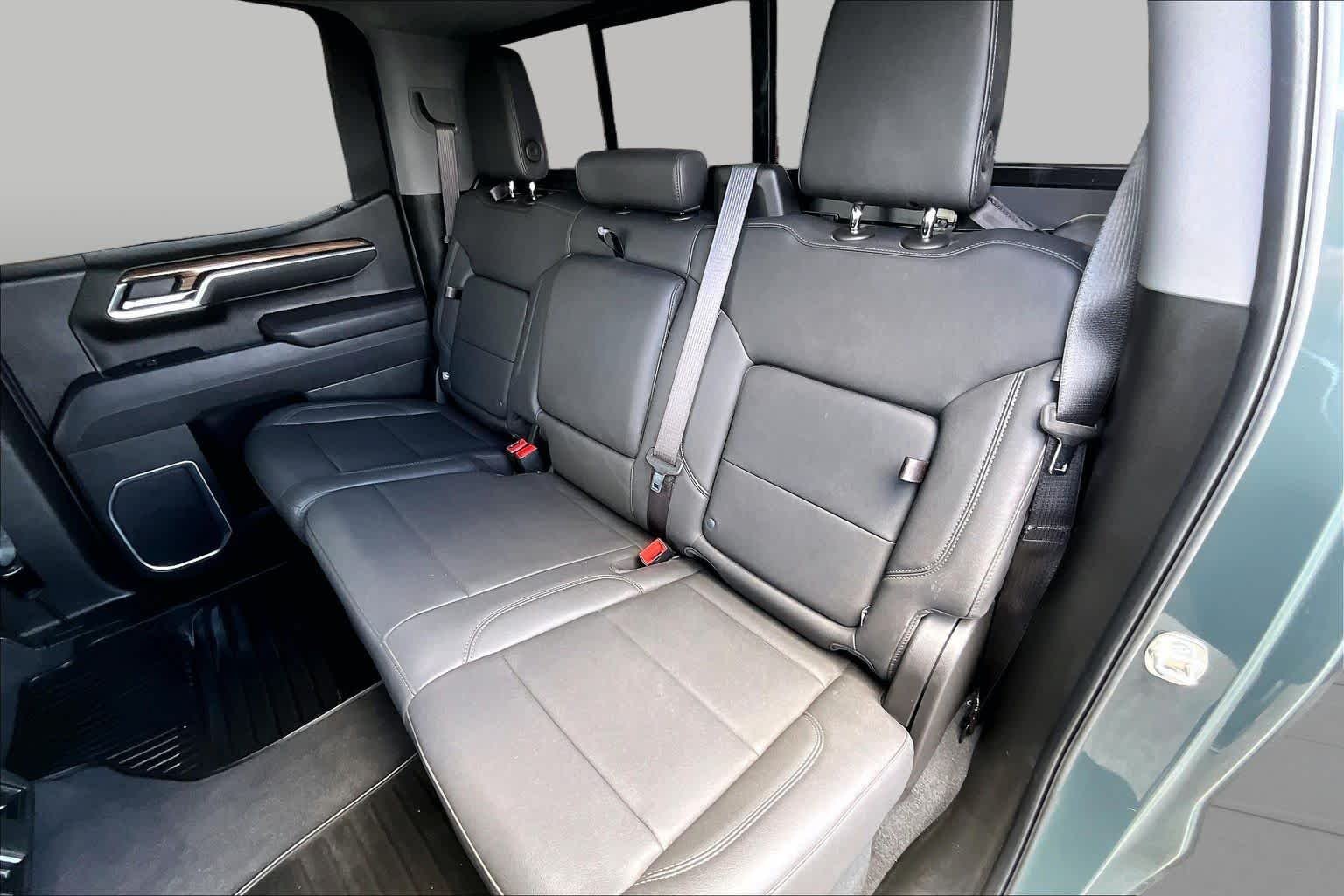 Used 2025 Cypress Gray Chevrolet LT image 20