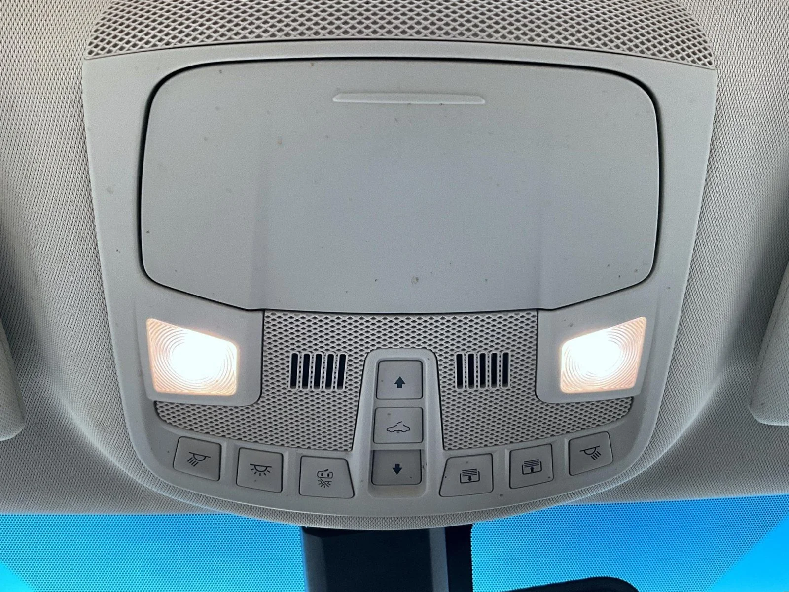 Used 2017 White Lincoln Reserve image 16