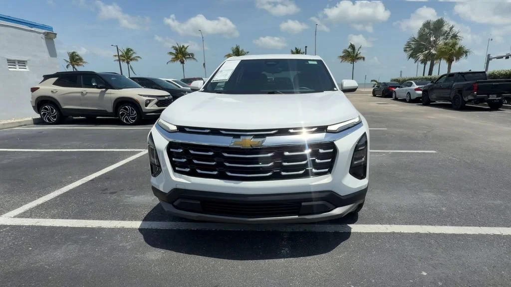 Used 2025 Summit White Chevrolet LT image 3