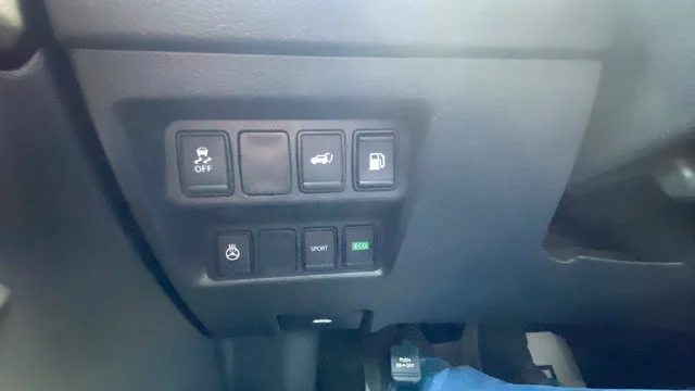 Used 2018 Silver Nissan SV image 21