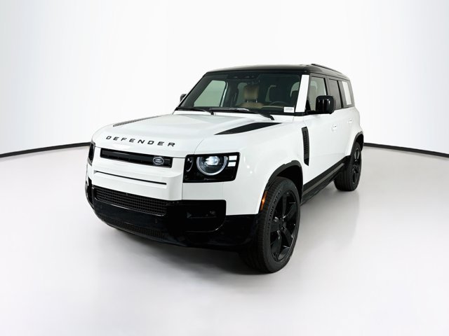 New 2026 White Land Rover X-Dynamic SE image 1