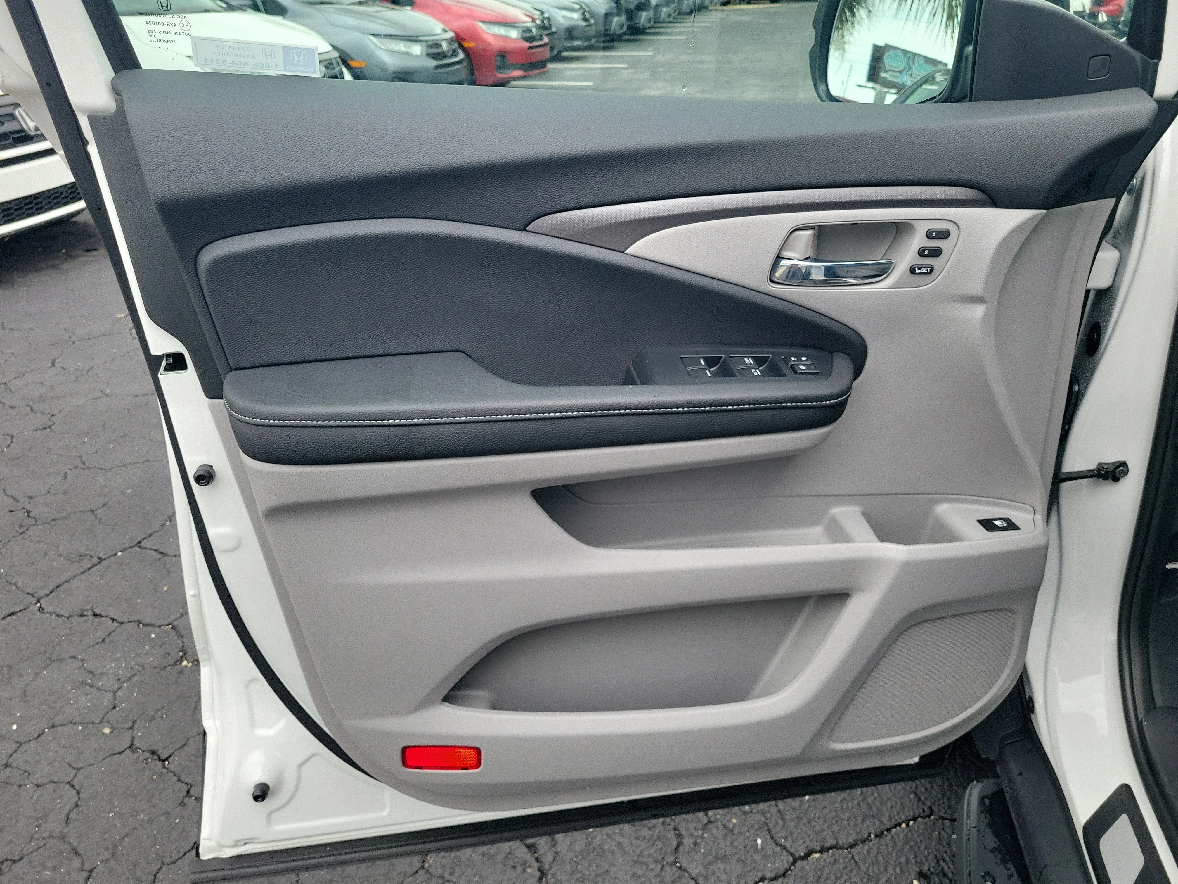 Certified Used 2026 Platinum White Pearl Honda RTL image 17