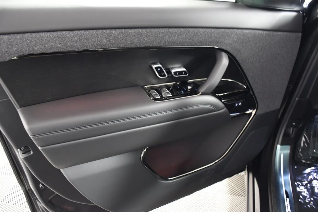 New 2026 Carpathian Gry Land Rover Dynamic SE image 14