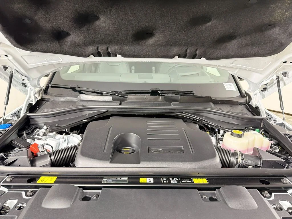 New 2026 Fuji White Land Rover Dynamic SE image 32