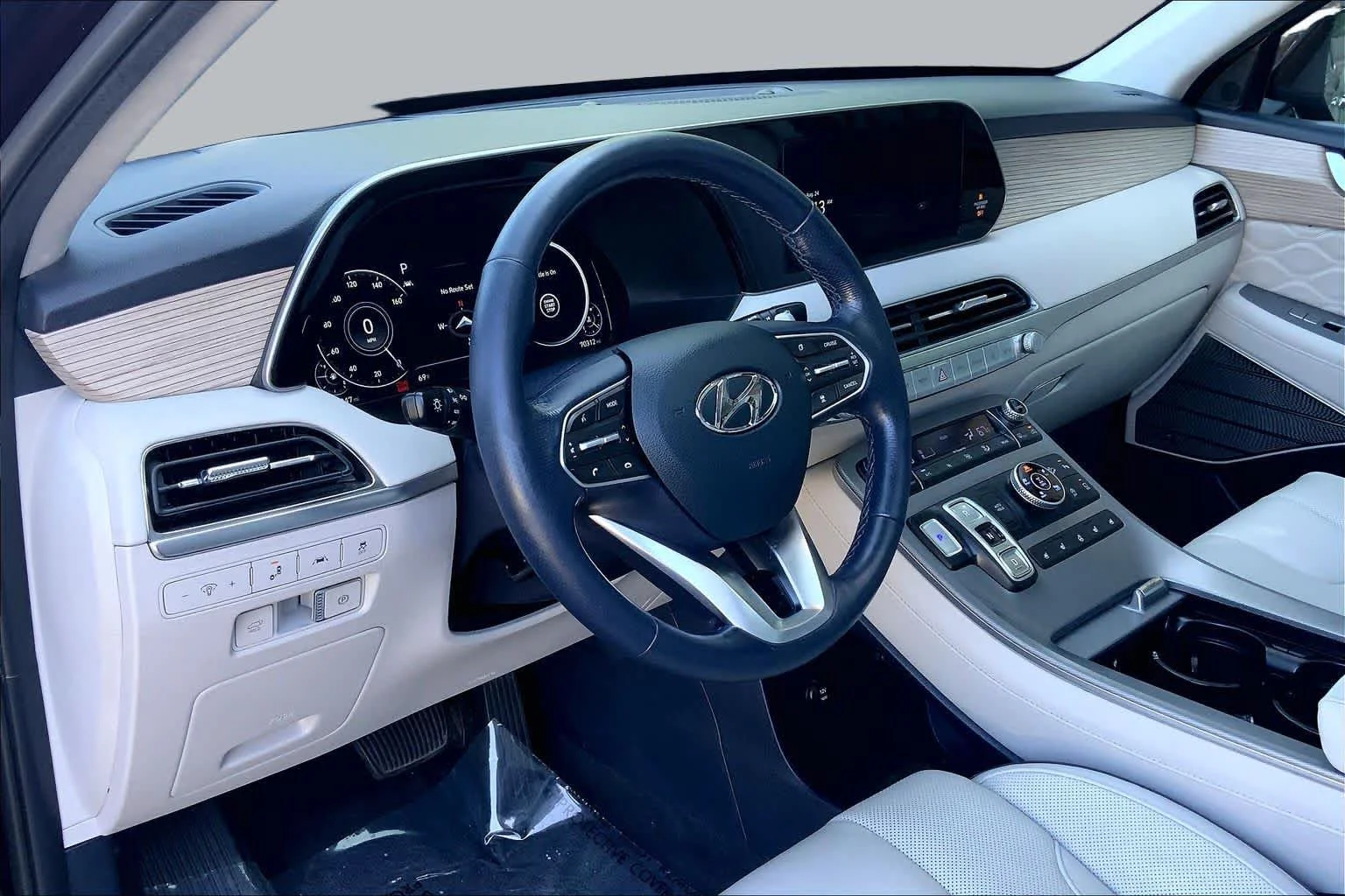Used 2021 Sierra Burgundy Hyundai Calligraphy image 18