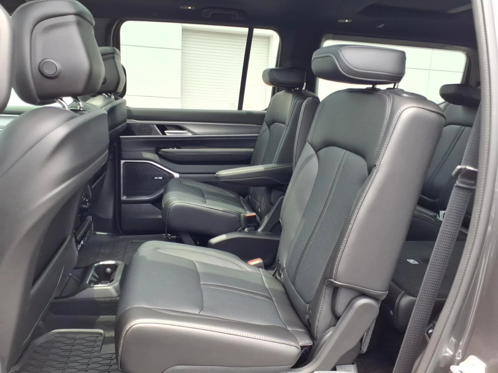 New 2026 Baltic Gray Metallic Clearcoat Jeep Upland image 21
