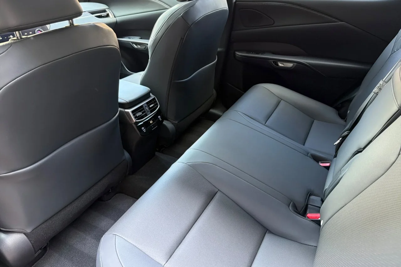 Used 2024  Lexus RX 350 image 11