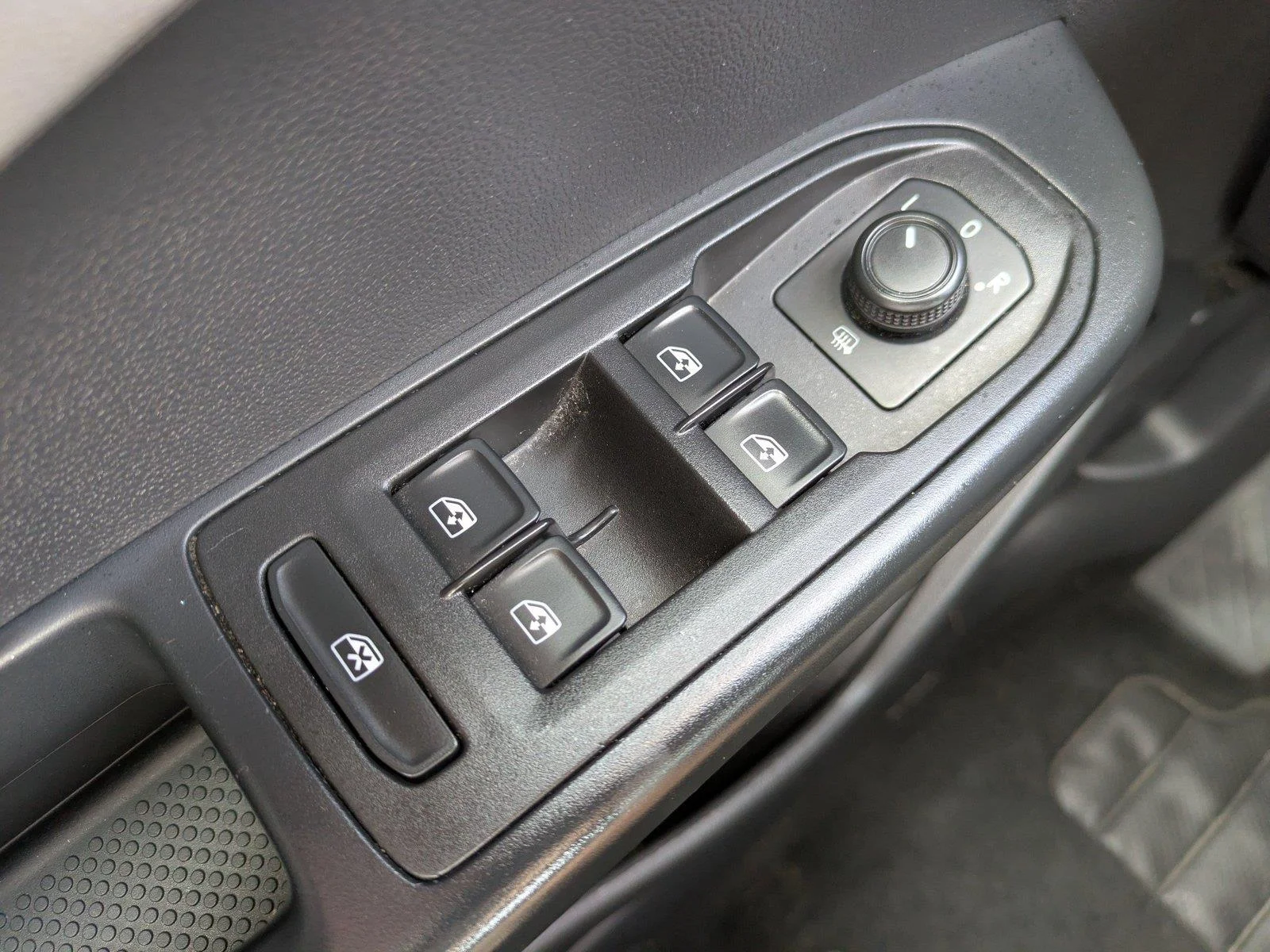Used 2022 Platinum Gray Metallic Volkswagen SE image 23