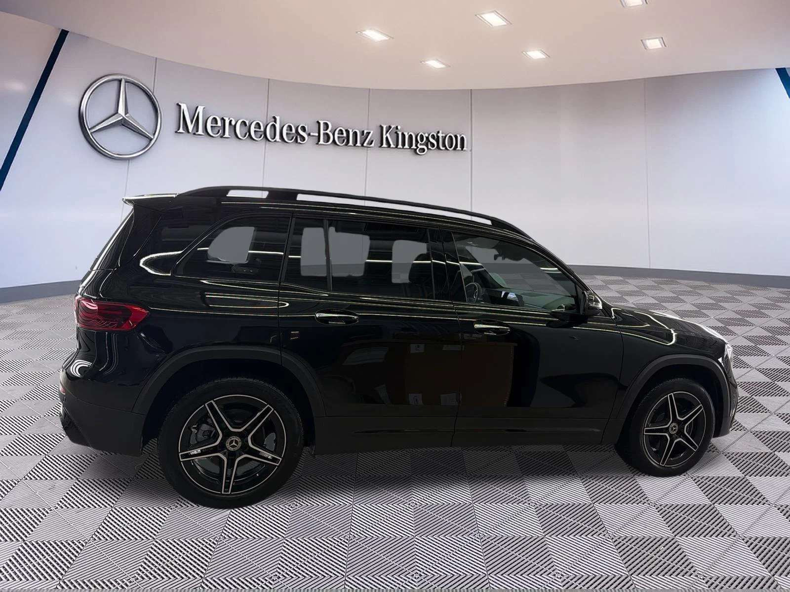 Used 2026 Black Mercedes-Benz GLB 250 4MATIC SUV image 4