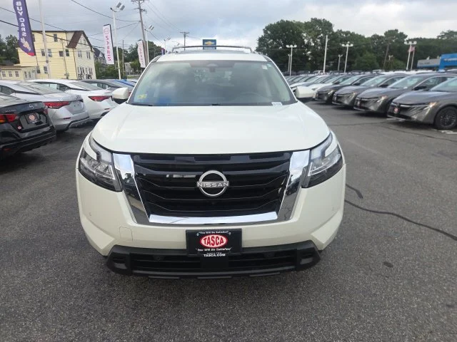 Used 2023 White Nissan SL image 2