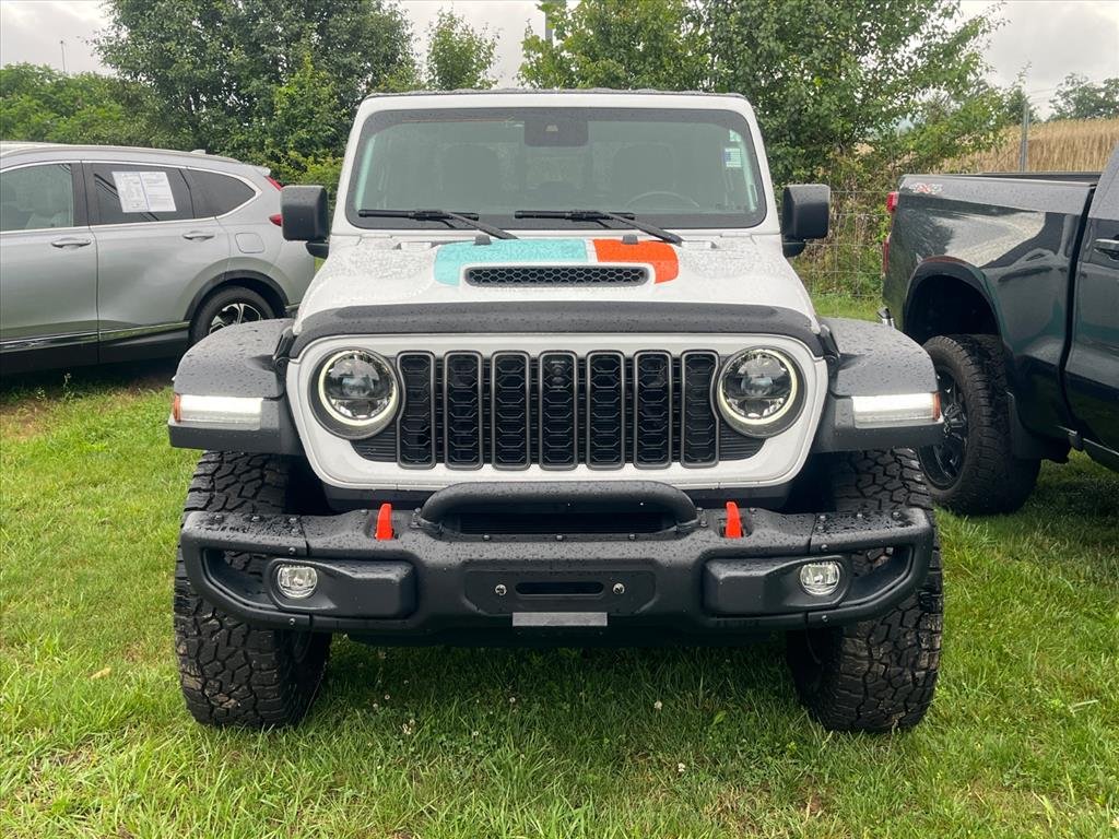 Used 2024 Bright White Clear Coat Jeep Mojave image 5