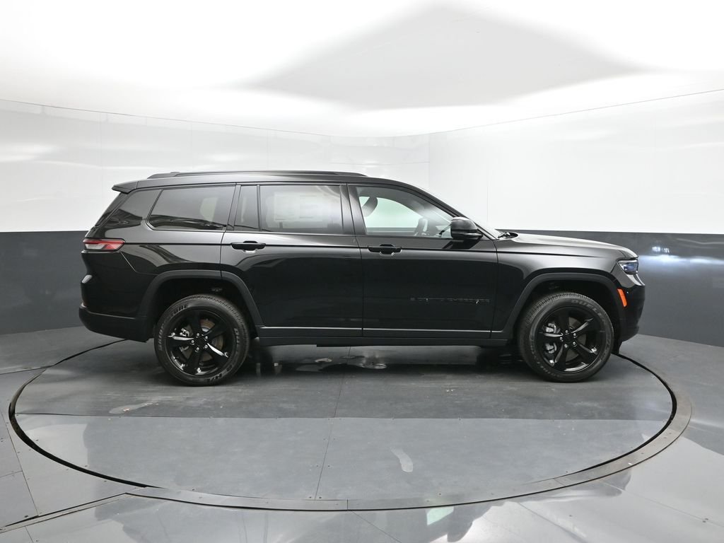 New 2025 Diamond Black Crystal Pearl-Coat Exterior Paint Jeep Altitude X image 26