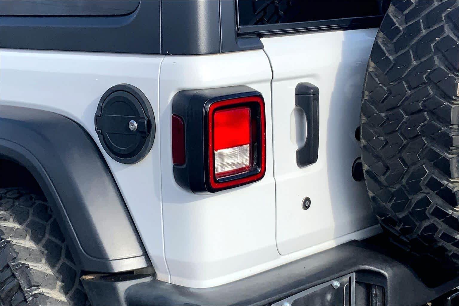 Used 2019 Bright White Clearcoat Jeep Sport S image 29