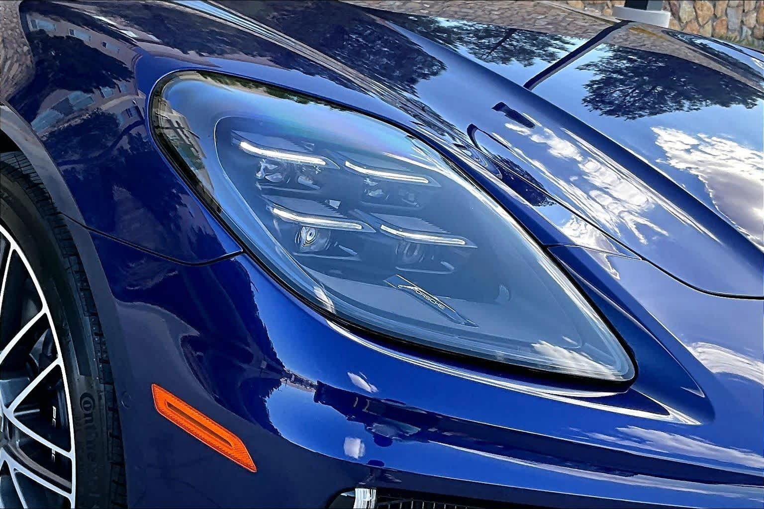 New 2026 Gentian Blue Metallic Porsche 4 E-Hybrid image 12